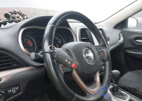 2016 Jeep Cherokee Latitude z USA, uszkodzony, nr VIN 1C4PJMCS1GW154188